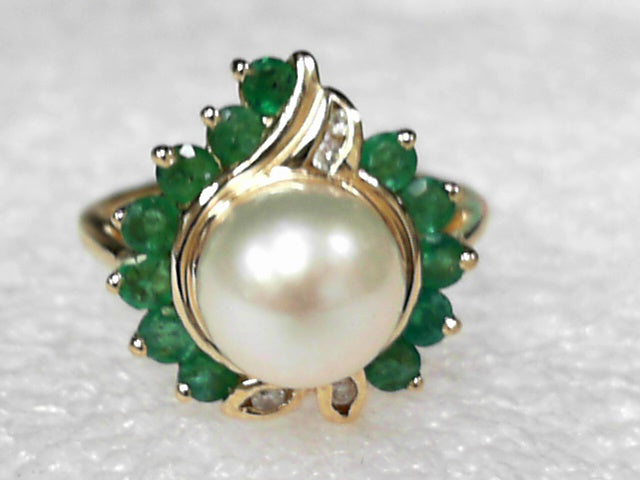 14 kt Yellow Gold Akoya Pearl, Emerald and Diamond Ring, Estate