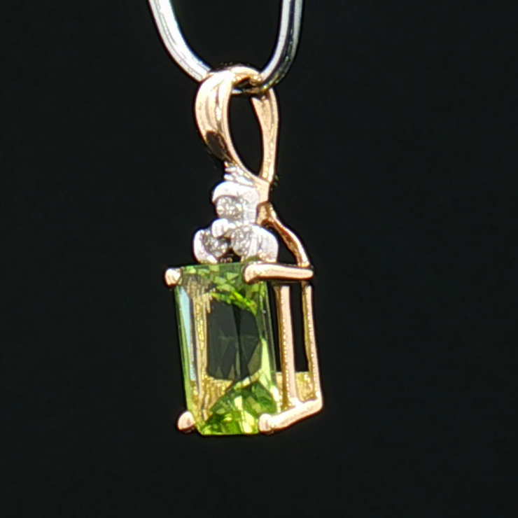 14K YELLOW GOLD PERIDOT & DIAMOND PENDANT, ESTATE