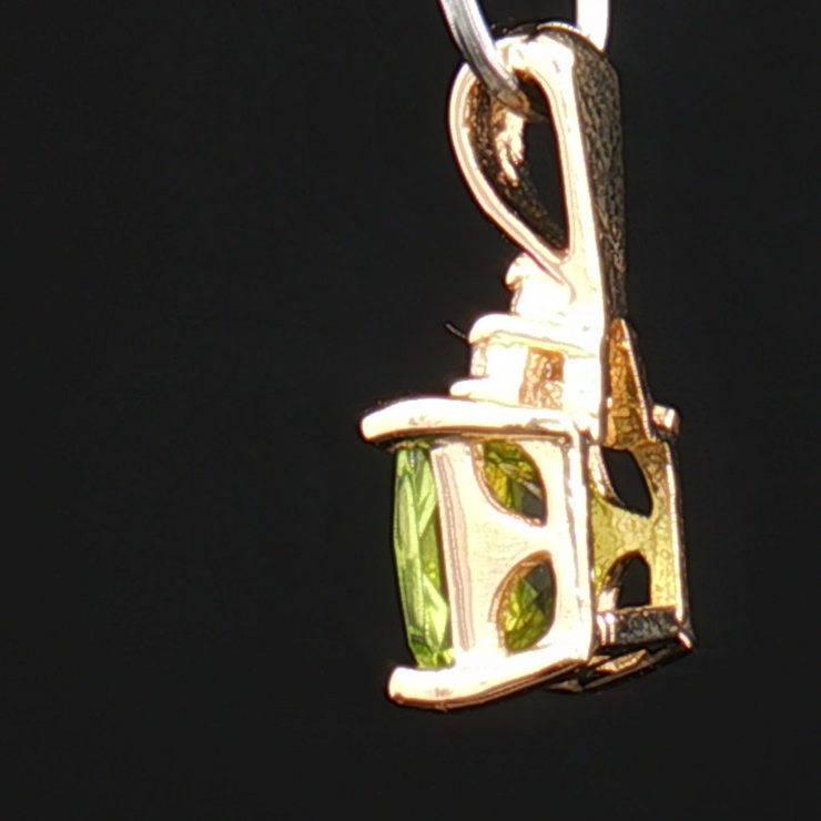 14K YELLOW GOLD PERIDOT PENDANT, ESTATE