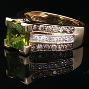 LEVIAN 14K YELLOW GOLD PERIDOT AND DIAMOND RING. ESTATE