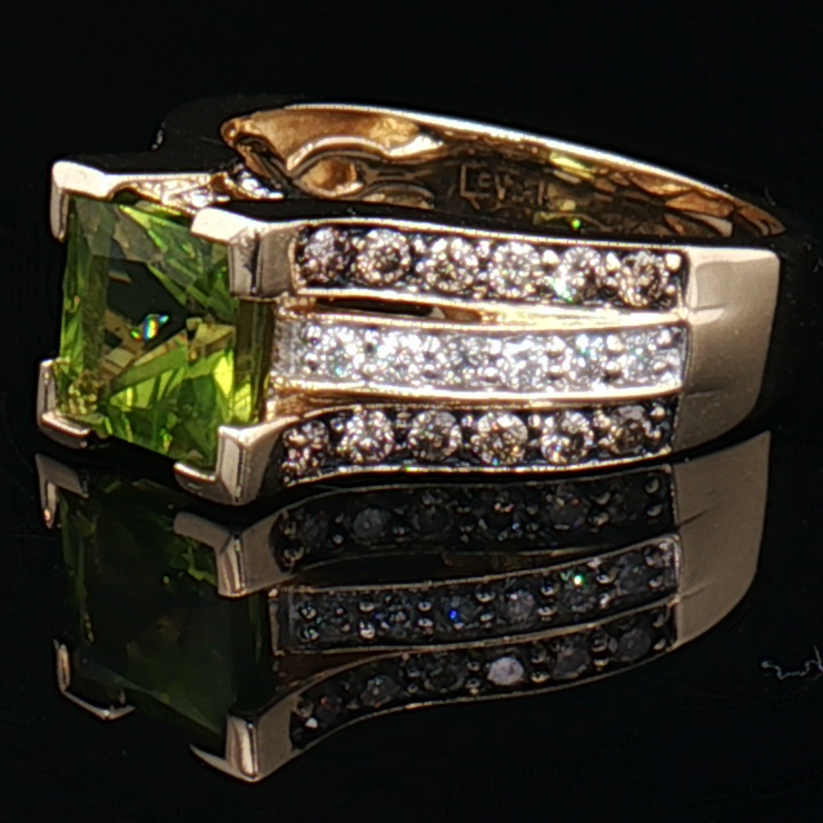 LEVIAN 14K YELLOW GOLD PERIDOT AND DIAMOND RING. ESTATE