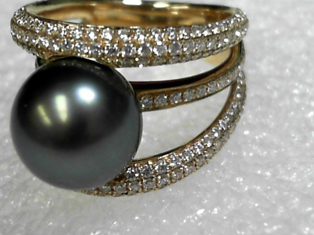 18K YELLOW GOLD TAHITIAN PEARL AND DIAMOND RING, Estate