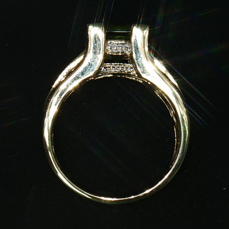 LEVIAN 14K YELLOW GOLD PERIDOT AND DIAMOND RING. ESTATE