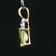 14K YELLOW GOLD PERIDOT & DIAMOND PENDANT, ESTATE