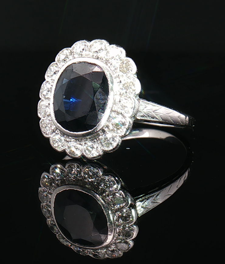 18K AND PLATINUM VINTAGE SAPPHIRE & DIAMOND RING, ESTATE