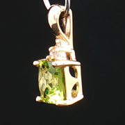 14K YELLOW GOLD PERIDOT PENDANT, ESTATE